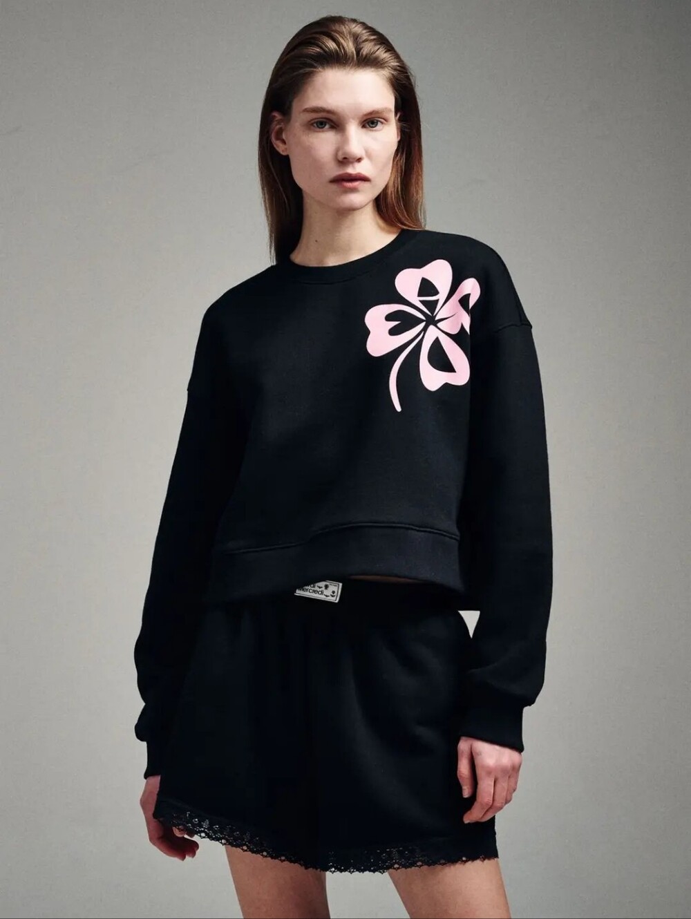 Mardi Mercredi Cropped Sweatshirt Clovermardi Black Pink
